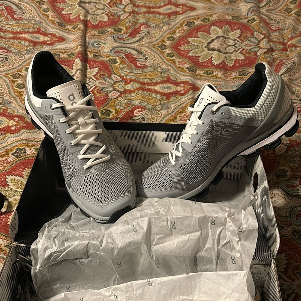 COPY - On cloud Cloudsurfer men’s size 8 NWT